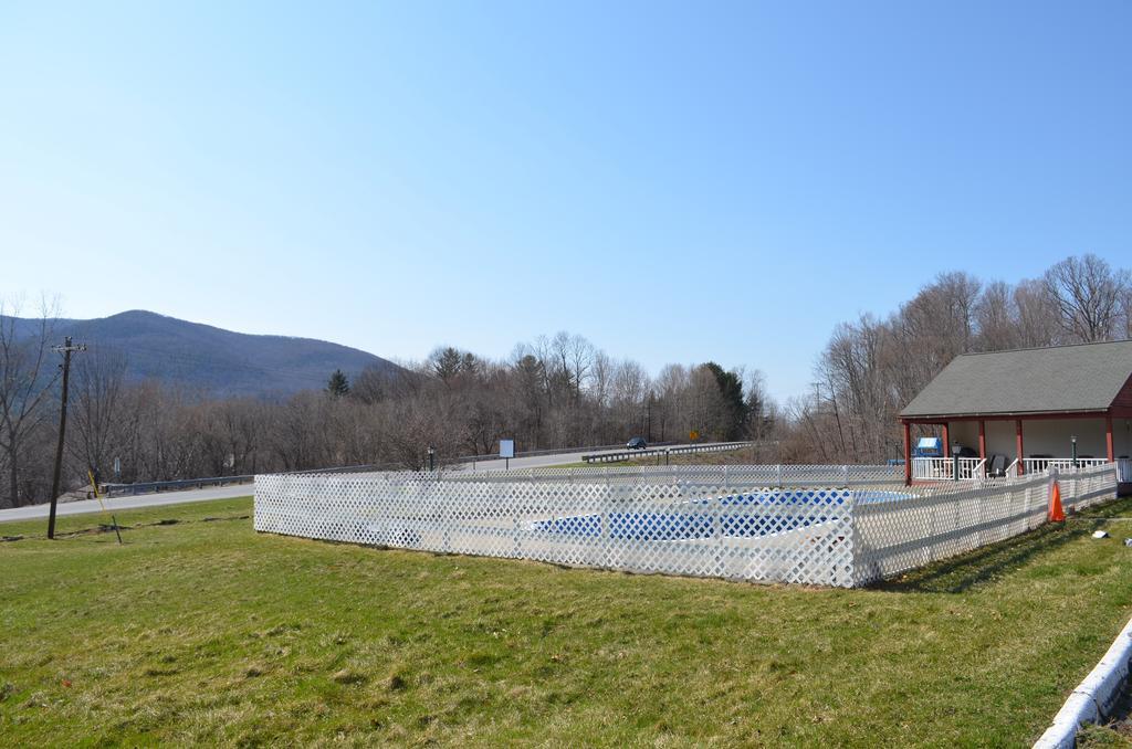 Ladd Brook Inn Pownal Exterior foto